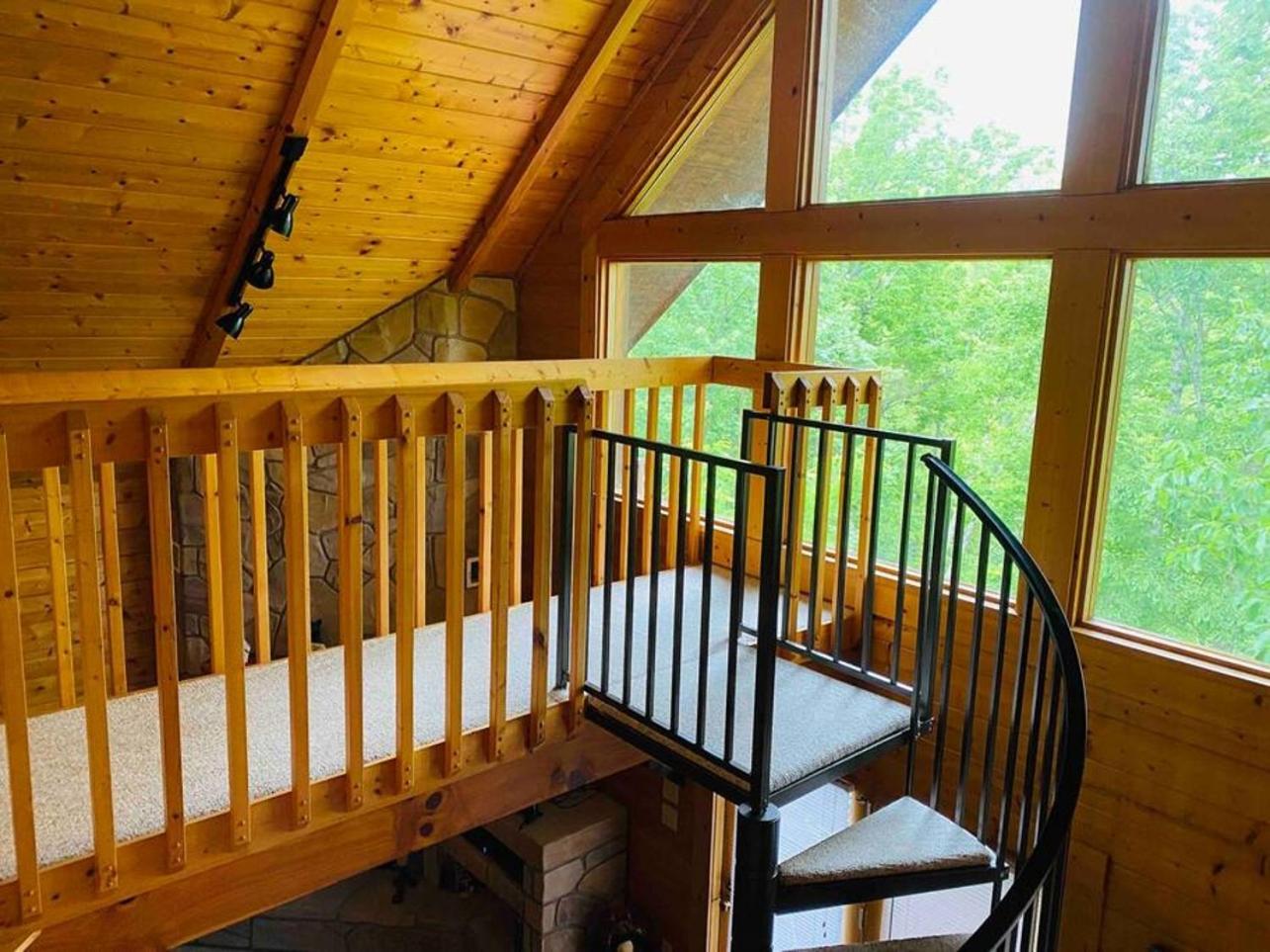 Romantic, Honeymoon Cabin In The Smokies! ガトリンバーグ エクステリア 写真