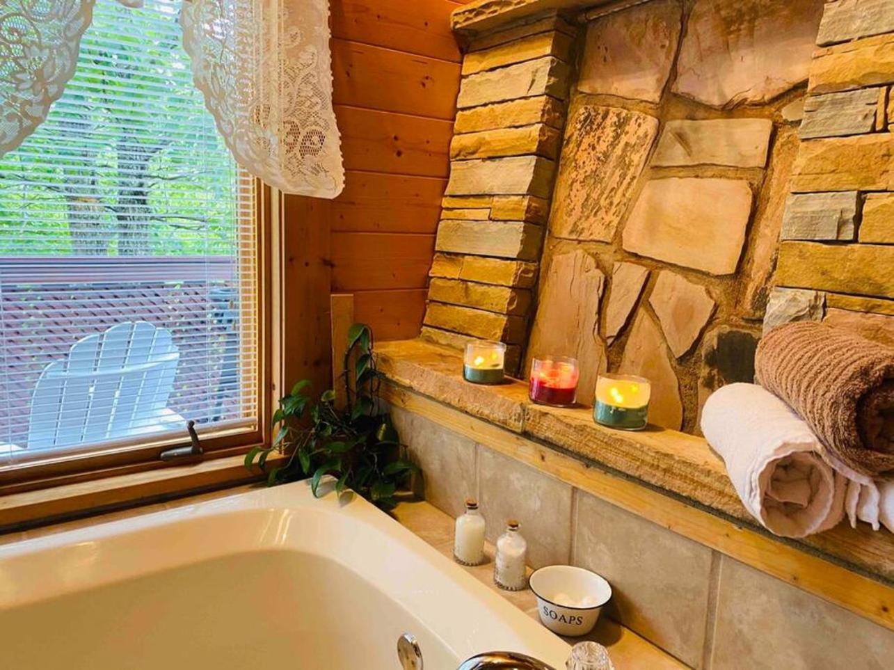 Romantic, Honeymoon Cabin In The Smokies! ガトリンバーグ エクステリア 写真